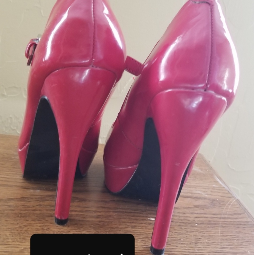 Guess Red Patent Leather Peeptoe size 7 - Picture 2 of 2